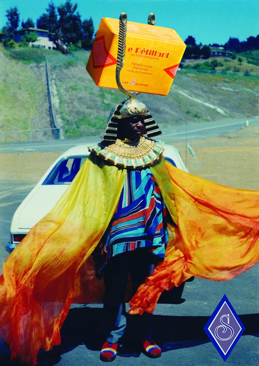 Sun Ra, grand gourou du Free Jazz Cosmique, génie intersidéral se lave avec le Pétillant.